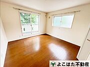 2階のフリースペースからは、光が差し込み、リビングまで明るくしています。
