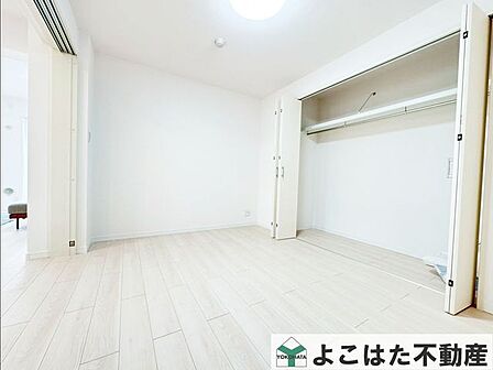 全室フローリングなので、お掃除がしやすく、いつでも清潔感のある室内環境を保てます。お部屋ごとの雰囲気に統一感があり、家具の配置もしやすいため、インテリアを楽しみたい方にもおすすめ。