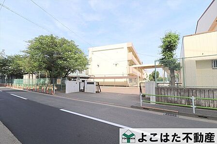 調布市立第三中学校 徒歩8分。 640m