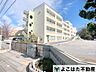 周辺：川崎市立百合丘小学校 徒歩14分。 1120m