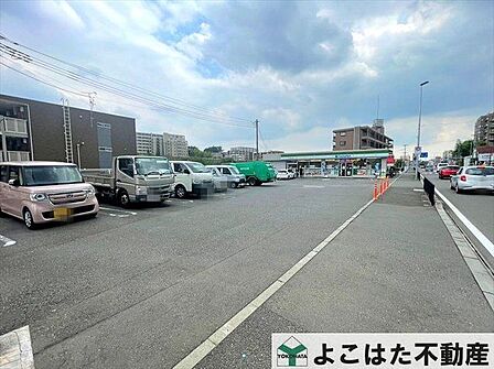 ファミリーマート川崎麻生片平店 徒歩3分。 200m