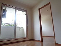 フローラルコートＤＳ 201 2階2LDKのリビング/ダイニング