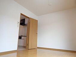 ヴィクトリーIII 107 1階1Kのリビング/ダイニング