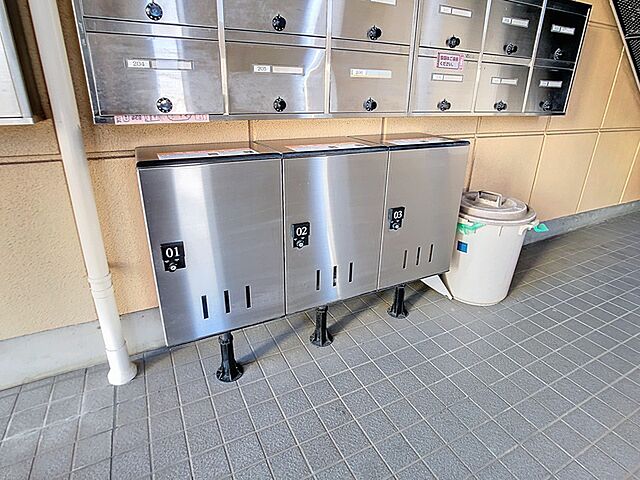 4 / 12