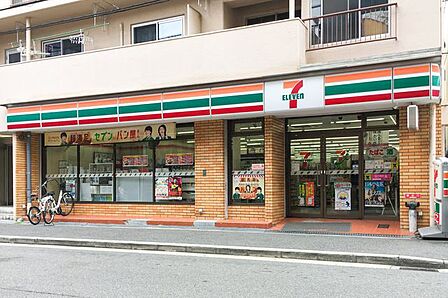 セブンイレブン大阪南堀江4丁目店 徒歩2分。 160m
