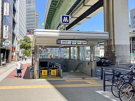 本町駅(Osaka　Metro 御堂筋線) 徒歩8分。 640m