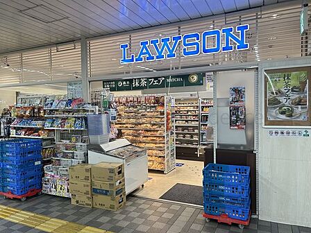 ローソンHA阪急宝塚店 徒歩2分。 150m