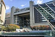 大阪駅(JR西日本 大阪環状線) 徒歩11分。 880m