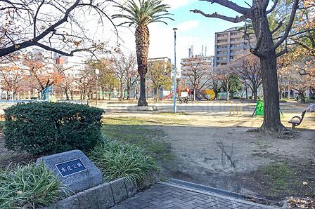 本庄公園 徒歩5分。 380m