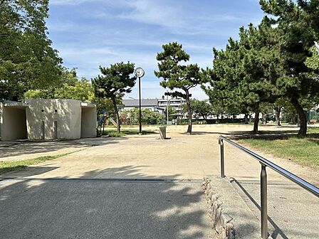 南宮浜公園 徒歩1分。 80m