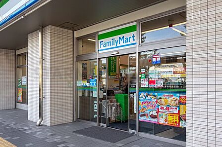 ファミリーマートJR尼崎駅北店 徒歩1分。 10m