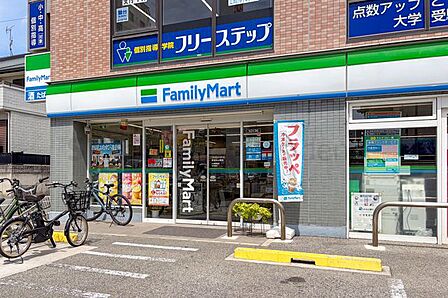 ファミリーマート摂津本山南店 徒歩8分。 640m