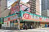 周辺：ドラッグセガミ上本町店 徒歩1分。 60m