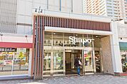 シャポー市川 徒歩26分。 2070m
