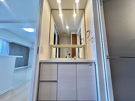洗面化粧台はフルフラットボウルのためお掃除らくらく!