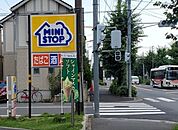 ミニストップ東越谷3丁目店 850m