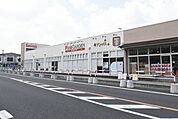 フードガーデン戸塚安行駅店 72m