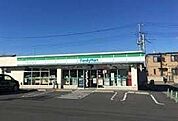 ファミリーマート越谷七左町二丁目店 247m