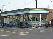 ファミリーマート川口南鳩ヶ谷一丁目店 154m