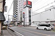 西友鳩ヶ谷店 899m