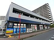 トモズ越谷店 423m