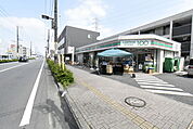 ローソンストア100南越谷一丁目店 704m