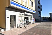 ローソン越谷レイクタウン駅南口店 91m
