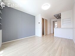 ヴィラ・ミレニアムIII 201 2階ワンルームのリビング/ダイニング