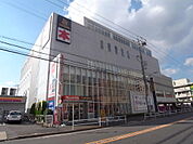 TSUTAYA 瑠璃光町店（695m）