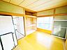 子供部屋：【内外装リフォーム中9/25更新】2階南側6帖洋室　この部屋も押し入れスペースが確保されています。コンパクトなおうちですが、収納スペースはしっかりあります。