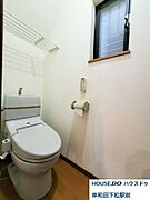 1Fにウォシュレット付きトイレが備え付けられてます♪