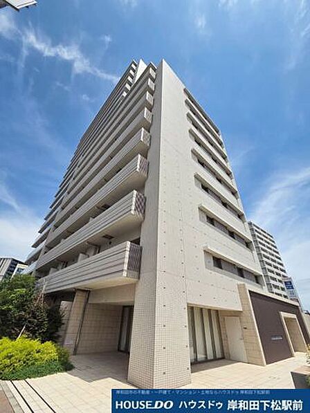 シャルマンフジスマート東岸和田駅前JR阪和線「東岸和田駅」より徒歩3分圏内♪ペット飼育可のマンションです。(制限あり)物件の詳細、物件のご内覧は【ハウスドゥ岸和田】までお問合せください♪