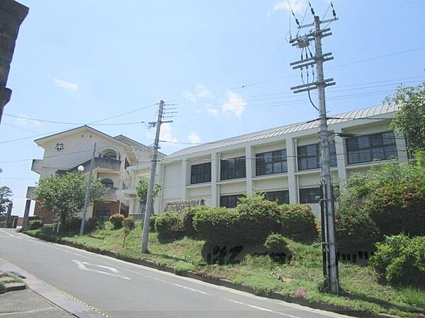 園部小学校まで1000メートル