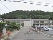 新井小学校まで2000メートル
