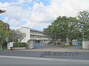 春日中学校まで1500メートル