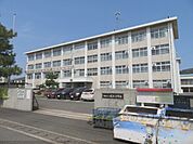 城北中学校まで900メートル