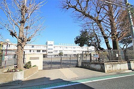 世田谷区立山崎小学校 360m