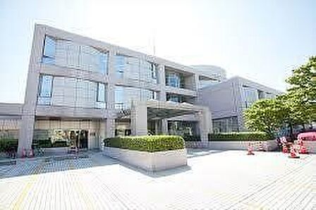 世田谷区立中央図書館 250m