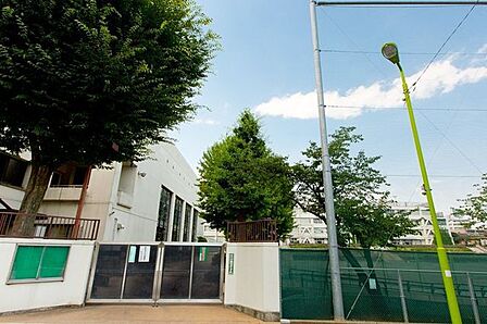 世田谷区立瀬田中学校 300m