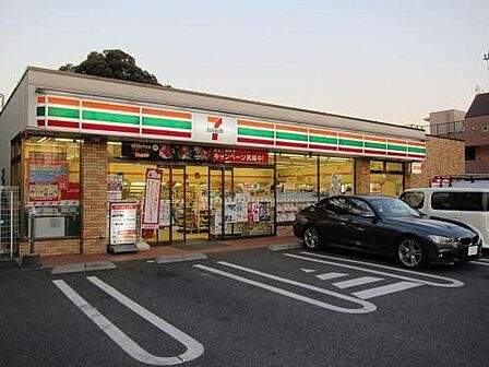 セブンイレブン世田谷成城8丁目店 270m