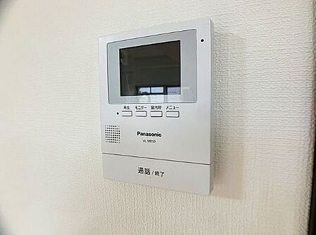 モニター付きインターフォンは室内から訪問者を確認できます