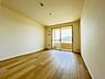 室内：南向きのため、寒い日でも日差しが感じられるあたたかなお部屋です！
