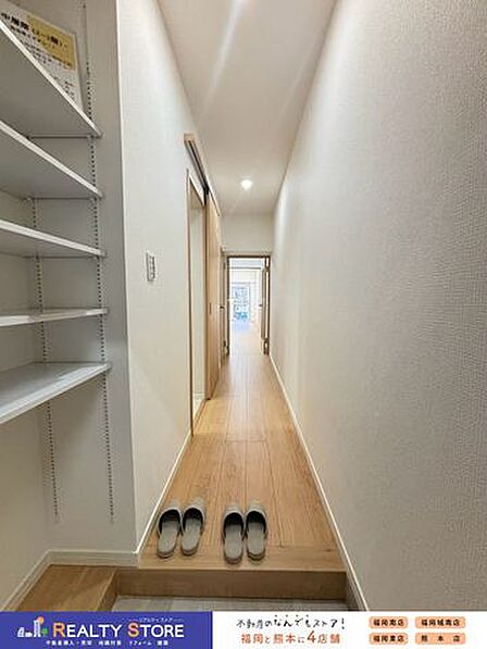 明るく広々した玄関は、帰ってきたときにホッとする空間♪