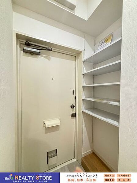 収納完備で族分の靴やアウトドア用品もスッキリ収納できます♪