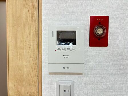 家の中から訪問者を確認できるのでお子様にも安心です♪