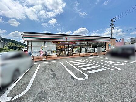 セブンイレブン那珂川松木6丁目店 徒歩8分。 500m
