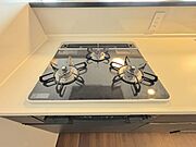 火力にこだわるお料理など、使い勝手良好の3口コンロです♪