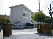 福岡市立多々良中央中学校 徒歩12分。 890m