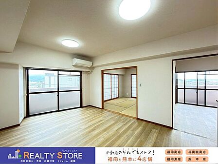 【寛ぎの空間】リビングは家族全員の集まる憩いの場、この場所を通じて家族の楽しい会話が聞こえてきそうなリビングですね♪