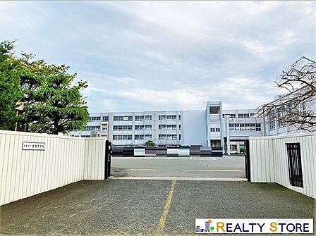 古賀市立古賀中学校 徒歩22分。 1700m